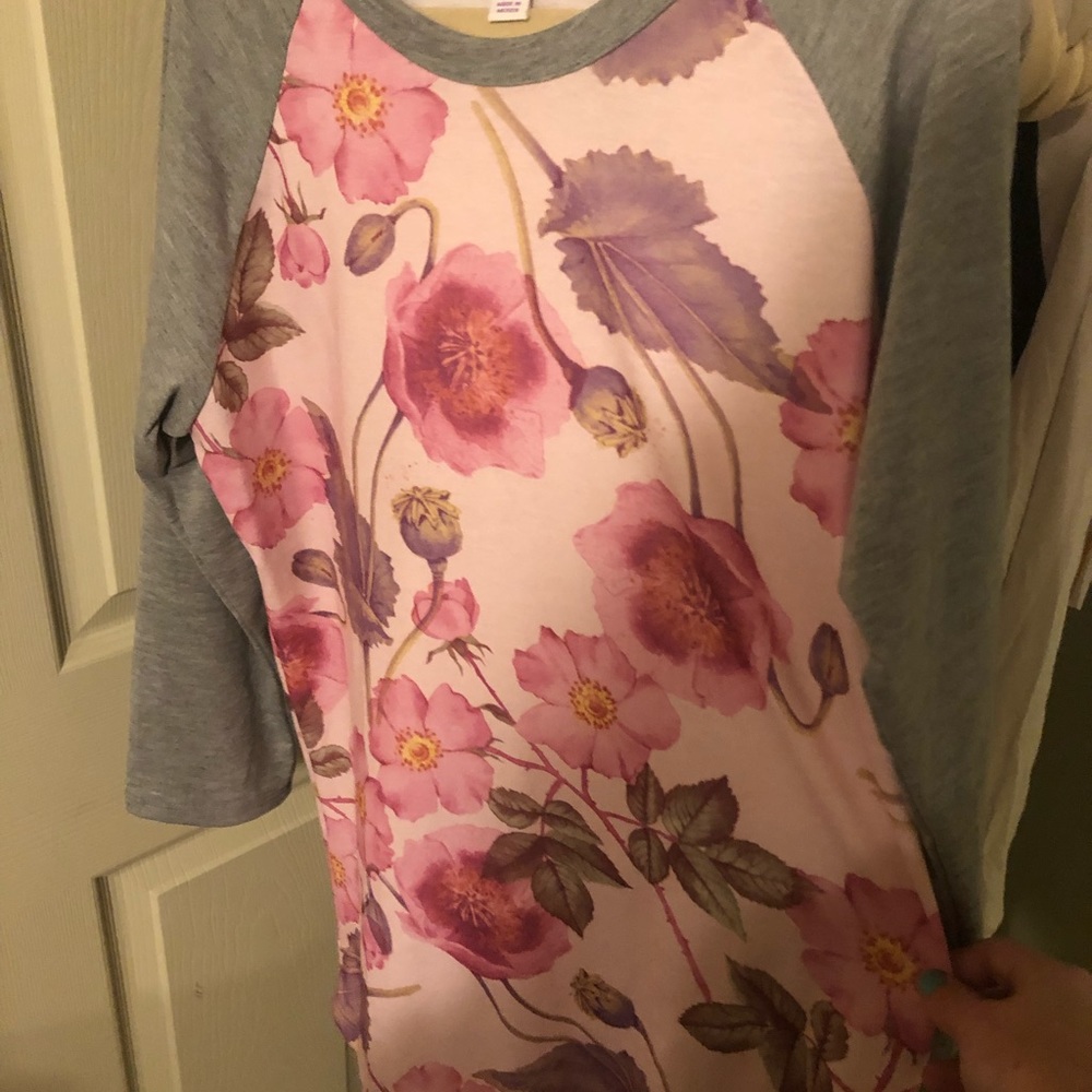 LuLaRoe Randy T-shirt - Picture 2 of 2